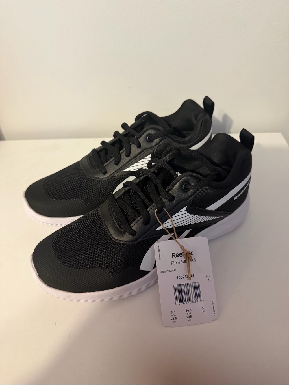 Reebok Boys Youth Sneakers 3.5 NWT